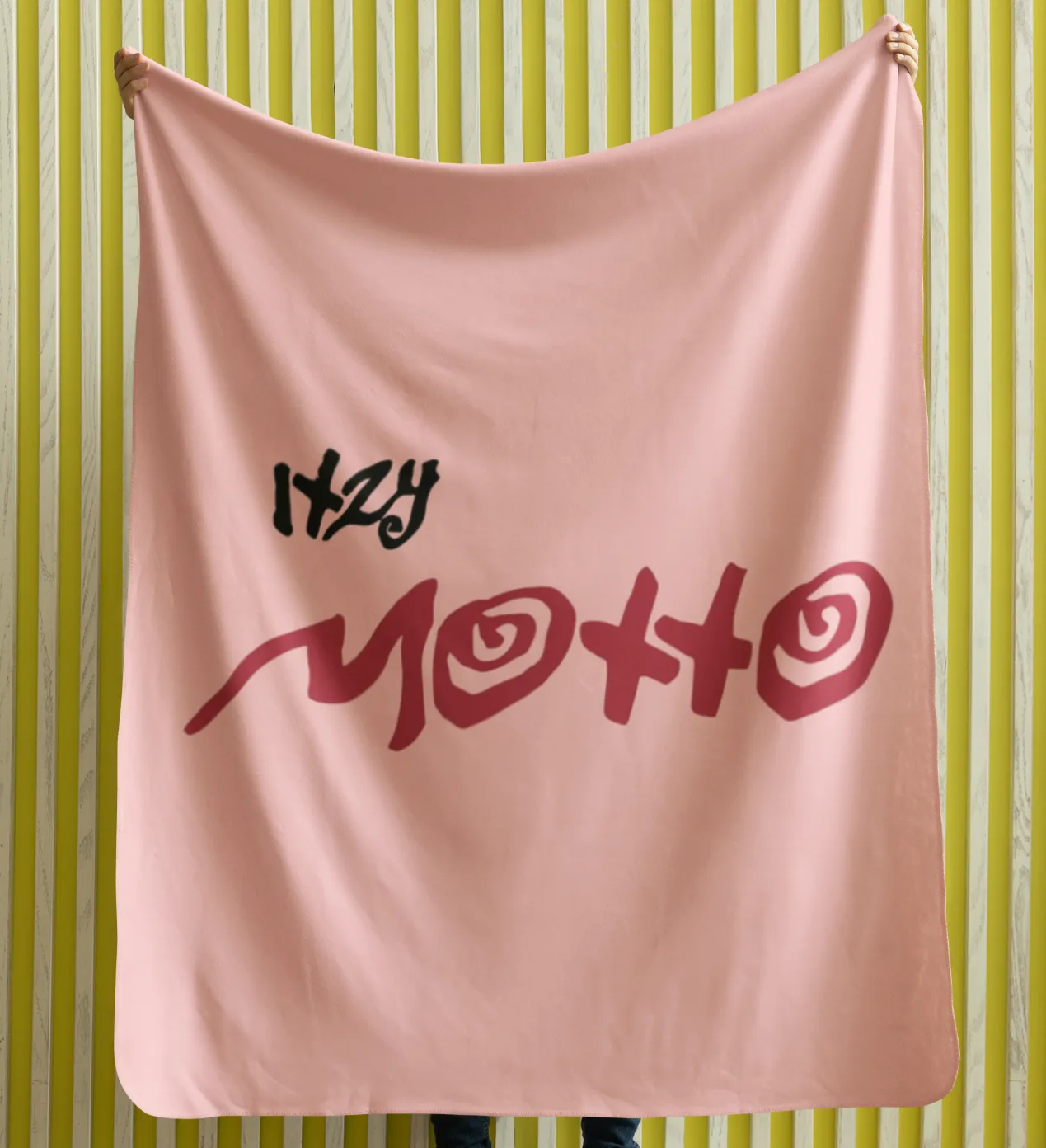 ITZY Motto Script Blanket - Image 2